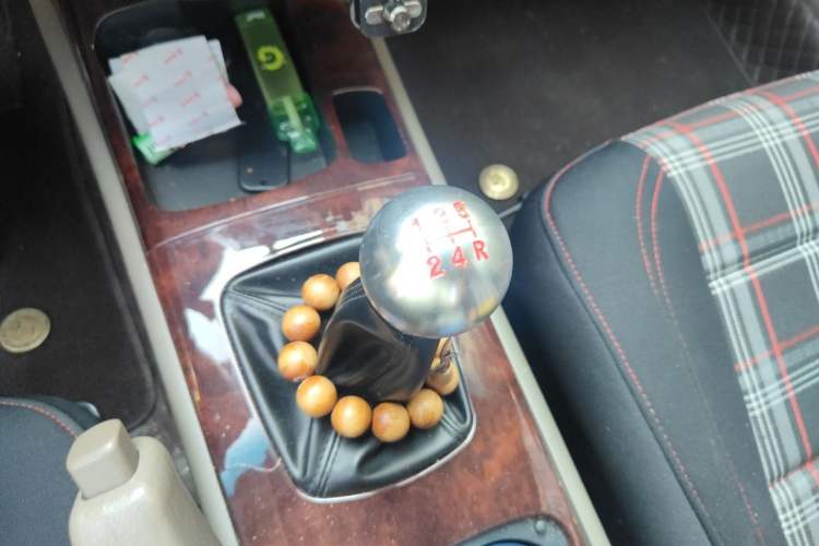 Used Hyundai MoInca 2009 2.0L Manual Comfort Edition GL Gear Lever