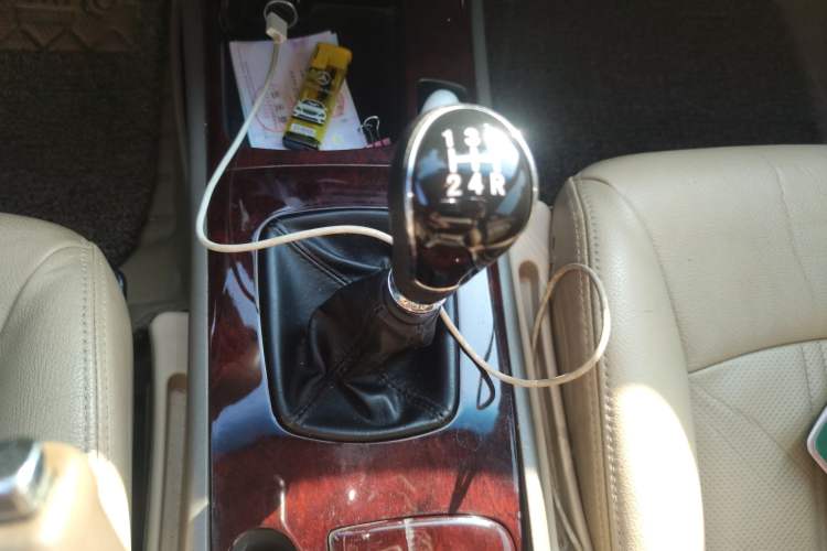 Used Hyundai MoInca 2009 2.0L Manual Luxury Edition GL Gear Lever