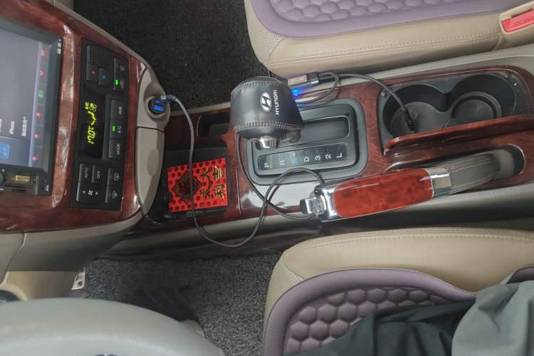 Used Hyundai MoInca 2009 1.8L Automatic Prestige GL Model Gear Lever