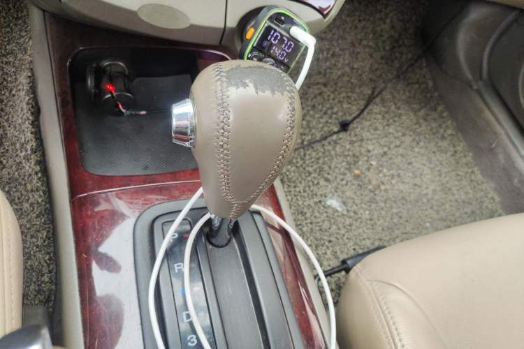 Used Hyundai MoInca 2009 2.0L Automatic Prestige GL Trim Gear Lever