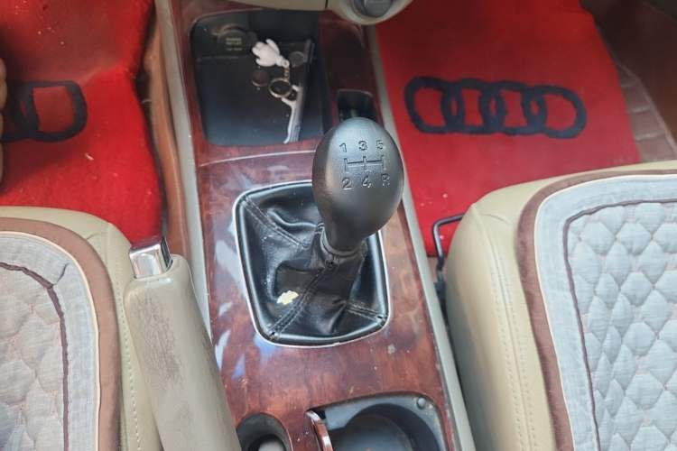 Used Hyundai MoInca 2009 1.8L Manual Luxury Edition GL Gear Lever