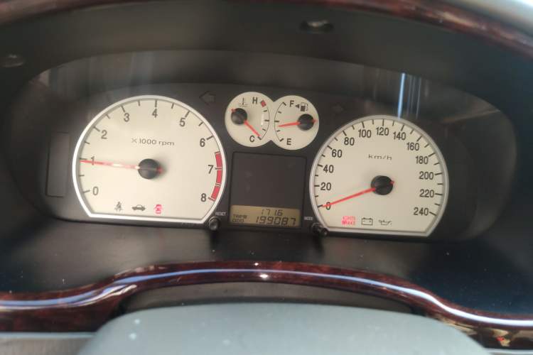 Used Hyundai MoInca 2009 2.0L Manual Luxury Edition GL Instrument Cluster