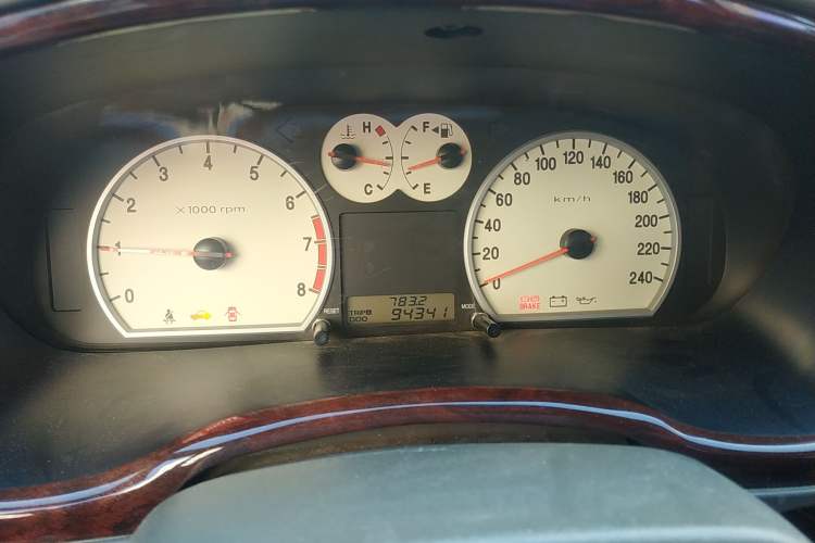 Used Hyundai MoInca 2009 2.0L Manual Luxury Edition GL Instrument Cluster