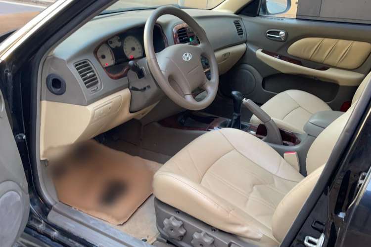 Used Hyundai MoInca 2009 1.8L Manual Luxury Edition GL Interior 1