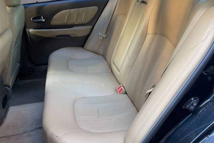 Used Hyundai MoInca 2009 1.8L Manual Luxury Edition GL Interior 2