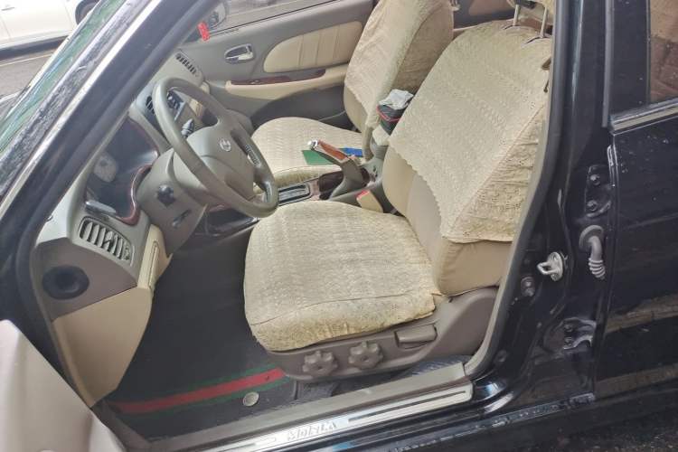 Used Hyundai MoInca 2009 1.8L Automatic Prestige GL Model Left Front Seat