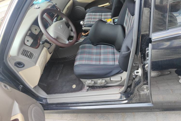 Used Hyundai MoInca 2009 2.0L Manual Comfort Edition GL Left Front Seat