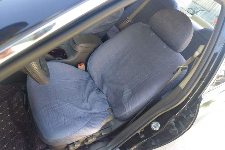 Used Hyundai MoInca 2009 2.0L Automatic Prestige GL Trim Left Front Seat
