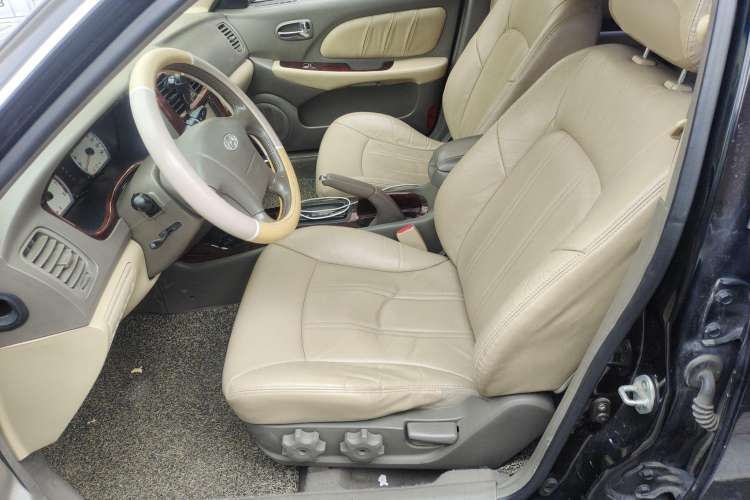 Used Hyundai MoInca 2009 2.0L Automatic Prestige GL Trim Left Front Seat