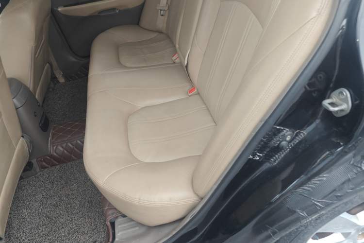 Used Hyundai MoInca 2009 1.8L Automatic Prestige GL Model Left Rear Seat