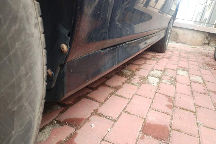 Used Hyundai MoInca 2009 1.8L Manual Comfort Edition GL Left Side Sill