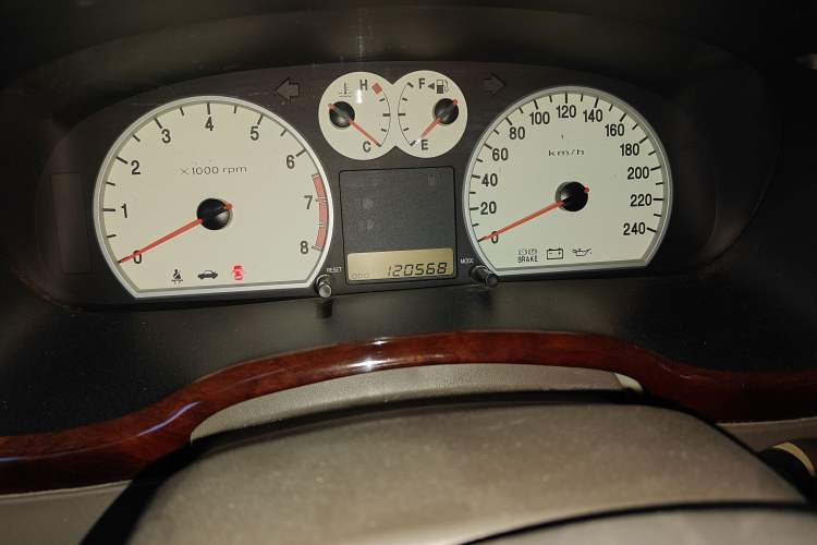 Used Hyundai MoInca 2009 2.0L Manual Luxury Edition GL Odometer Close Up