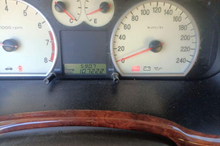 Used Hyundai MoInca 2009 1.8L Manual Luxury Edition GL Odometer Close Up