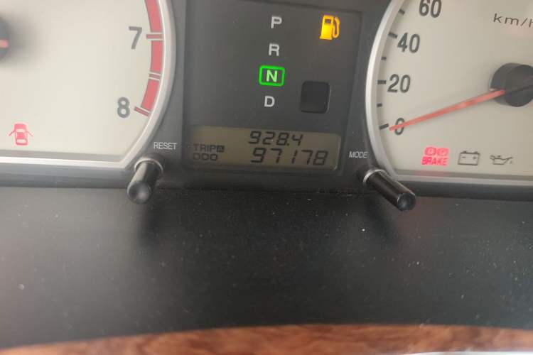 Used Hyundai MoInca 2009 2.0L Automatic Prestige GL Trim Odometer Close Up