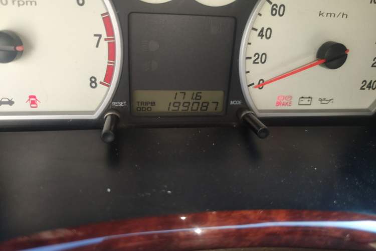 Used Hyundai MoInca 2009 2.0L Manual Luxury Edition GL Odometer Close Up