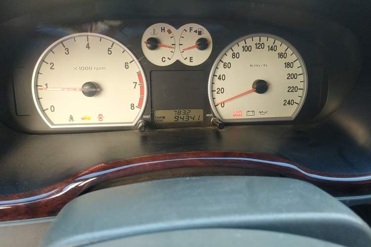 Used Hyundai MoInca 2009 2.0L Manual Luxury Edition GL Odometer Close Up