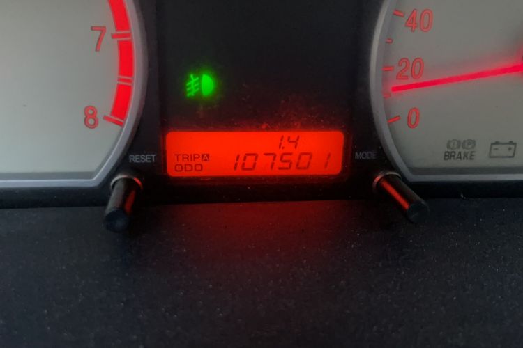 Used Hyundai MoInca 2009 1.8L Manual Luxury Edition GL Odometer Close Up