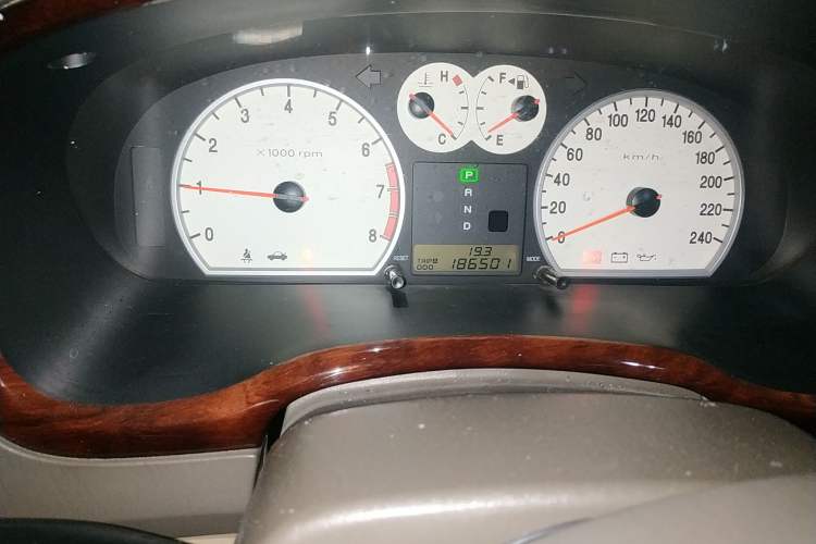 Used Hyundai MoInca 2009 2.0L Automatic Prestige GL Trim Odometer Close Up