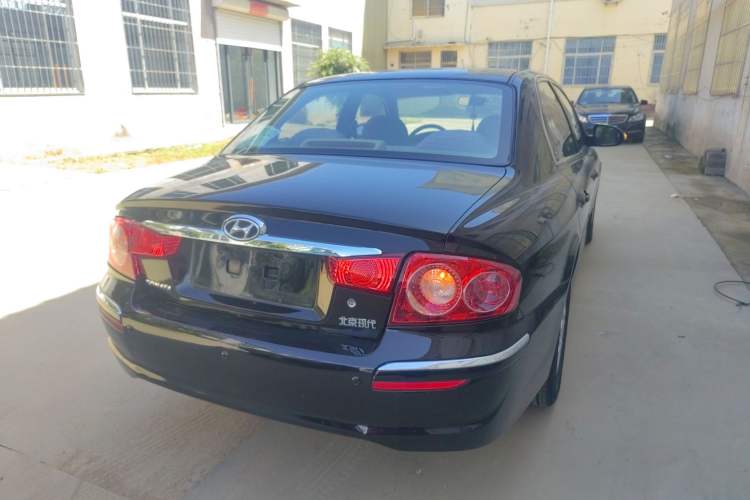 Used Hyundai MoInca 2009 2.0L Automatic Prestige GL Trim Rear Right 45 Deg