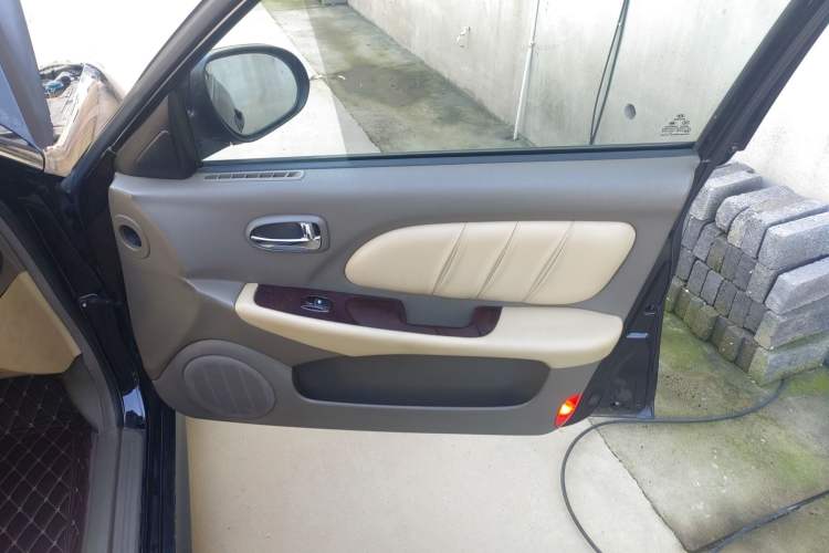 Used Hyundai MoInca 2009 2.0L Automatic Prestige GL Trim Right Front Door Interior