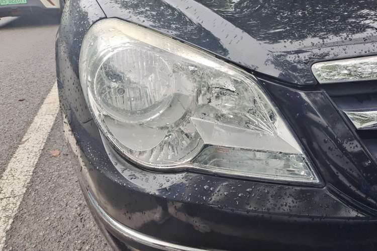 Used Hyundai MoInca 2009 1.8L Automatic Prestige GL Model Right Front Headlight