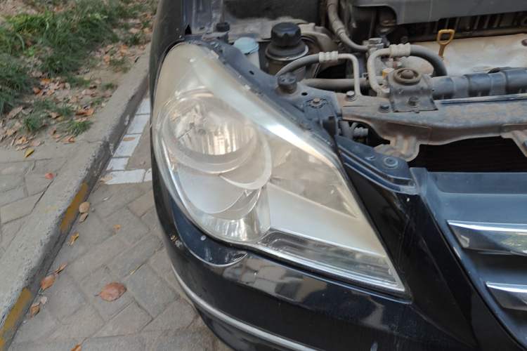 Used Hyundai MoInca 2009 2.0L Manual Luxury Edition GL Right Front Headlight
