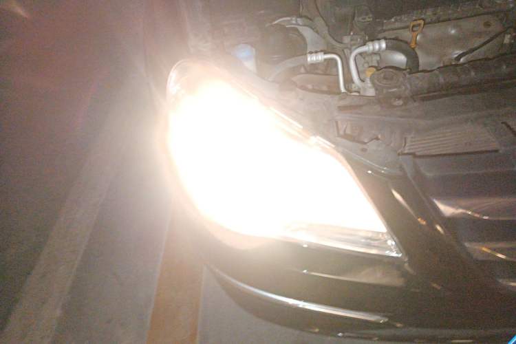 Used Hyundai MoInca 2009 1.8L Manual Luxury Edition GL Right Front Headlight