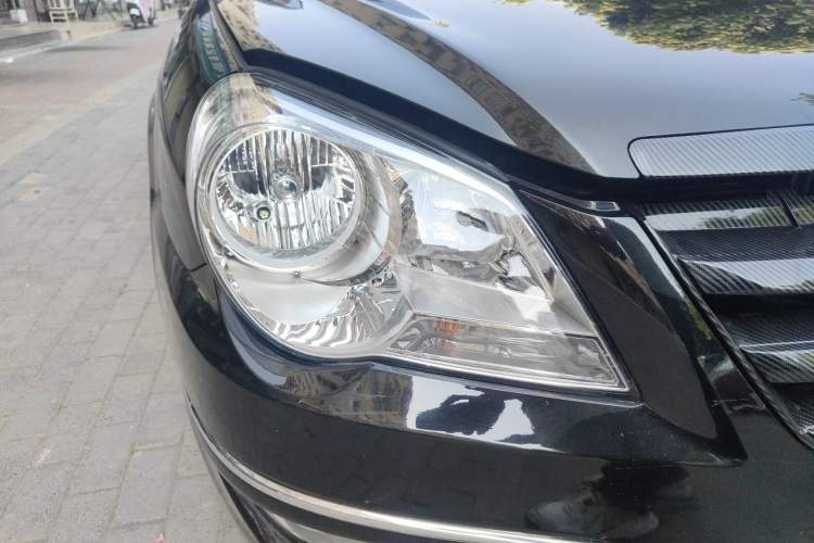 Used Hyundai MoInca 2009 2.0L Manual Comfort Edition GL Right Front Headlight