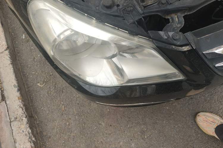 Used Hyundai MoInca 2009 2.0L Automatic Prestige GL Trim Right Front Headlight
