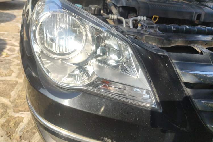 Used Hyundai MoInca 2009 2.0L Manual Luxury Edition GL Right Front Headlight