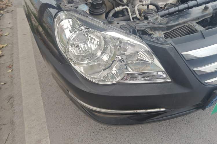 Used Hyundai MoInca 2009 1.8L Automatic Prestige GL Model Right Front Headlight