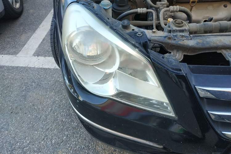Used Hyundai MoInca 2009 2.0L Manual Luxury Edition GL Right Front Headlight