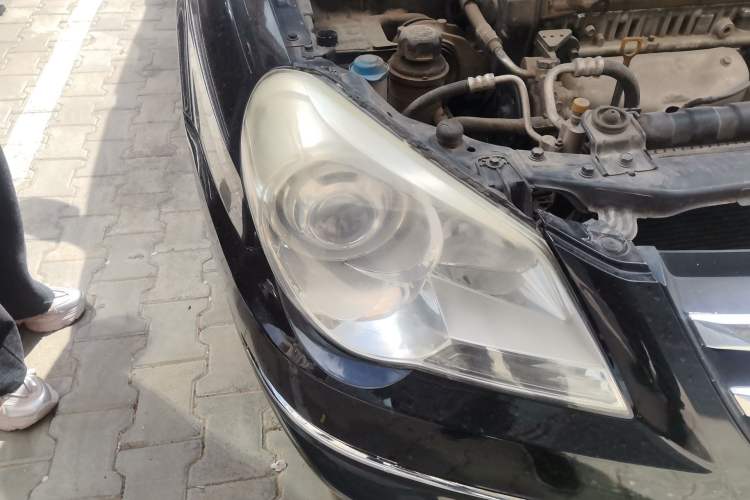 Used Hyundai MoInca 2009 1.8L Manual Comfort Edition GL Right Front Headlight