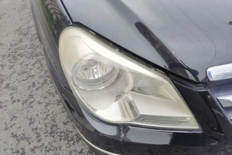 Used Hyundai MoInca 2009 2.0L Automatic Prestige GL Trim Right Front Headlight