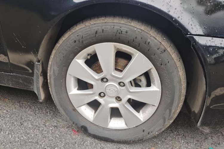 Used Hyundai MoInca 2009 1.8L Automatic Prestige GL Model Right Front Wheel Hub