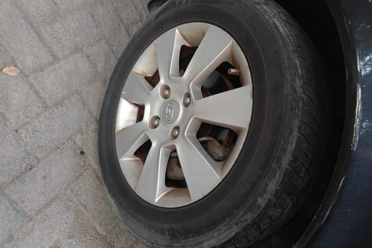 Used Hyundai MoInca 2009 2.0L Manual Luxury Edition GL Right Front Wheel Hub
