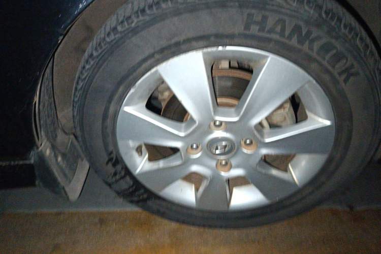 Used Hyundai MoInca 2009 1.8L Manual Luxury Edition GL Right Front Wheel Hub