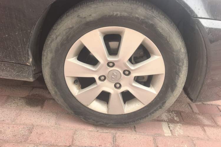 Used Hyundai MoInca 2009 1.8L Manual Comfort Edition GL Right Front Wheel Hub