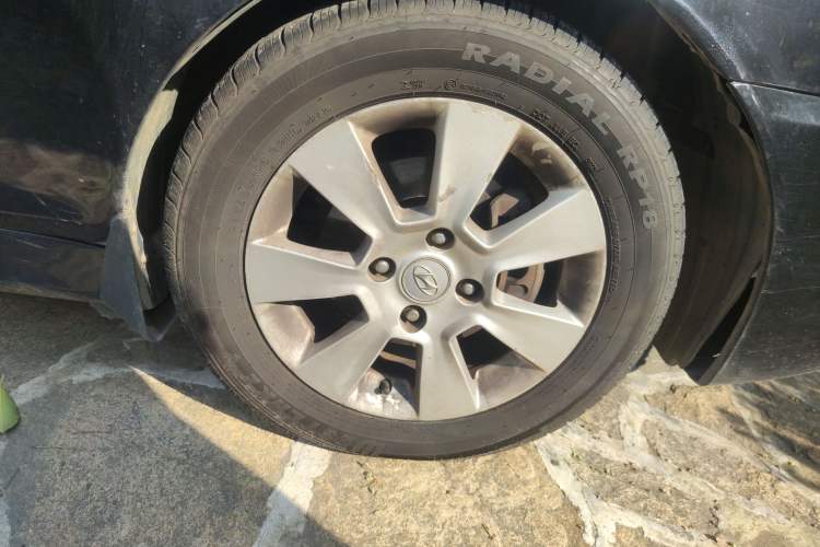 Used Hyundai MoInca 2009 2.0L Manual Luxury Edition GL Right Front Wheel Hub