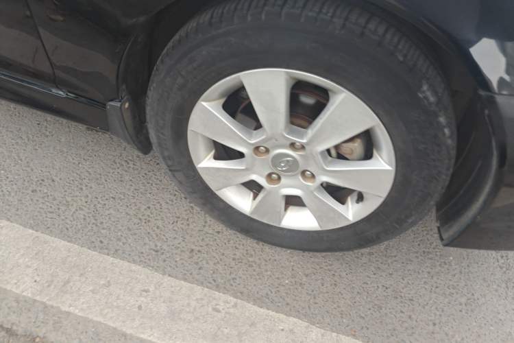 Used Hyundai MoInca 2009 1.8L Automatic Prestige GL Model Right Front Wheel Hub