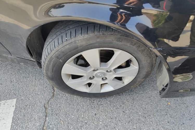 Used Hyundai MoInca 2009 1.8L Manual Comfort Edition GL Right Front Wheel Hub
