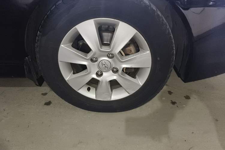 Used Hyundai MoInca 2009 1.8L Manual Luxury Edition GL Right Front Wheel Hub