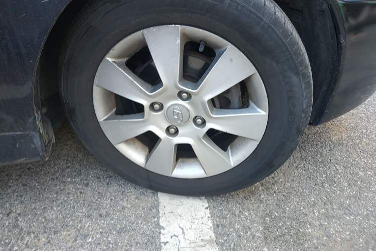 Used Hyundai MoInca 2009 2.0L Manual Luxury Edition GL Right Front Wheel Hub