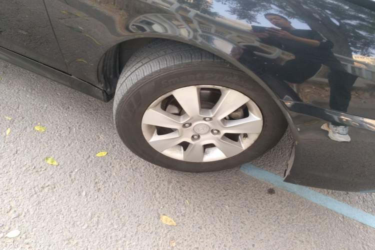 Used Hyundai MoInca 2009 1.8L Manual Comfort Edition GL Right Front Wheel Hub