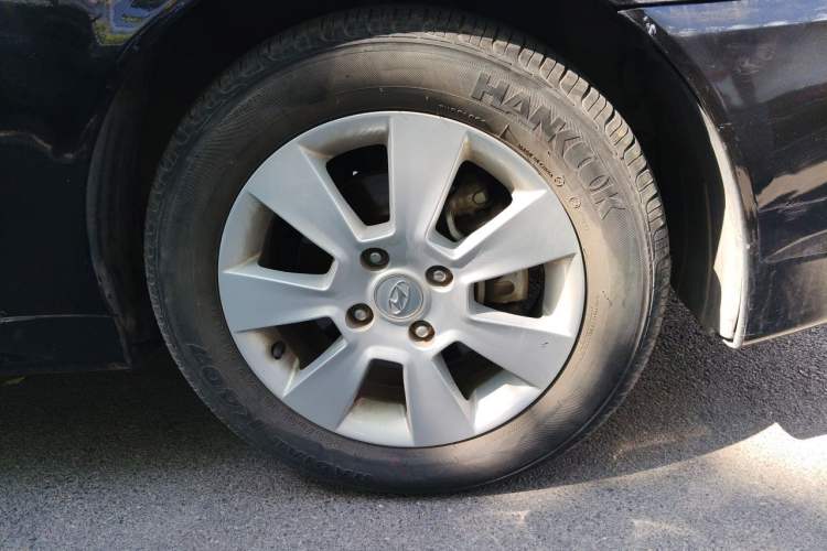 Used Hyundai MoInca 2009 1.8L Manual Comfort Edition GL Right Front Wheel Hub