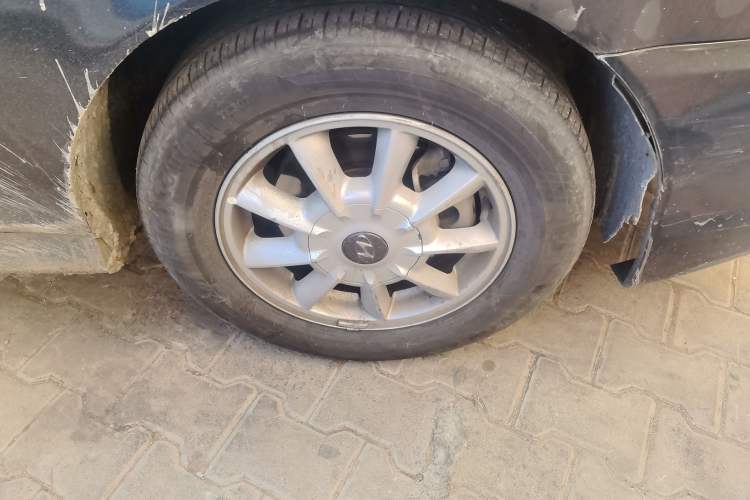 Used Hyundai MoInca 2009 1.8L Manual Comfort Edition GL Right Front Wheel Hub