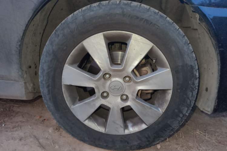 Used Hyundai MoInca 2009 1.8L Manual Luxury Edition GL Right Front Wheel Hub
