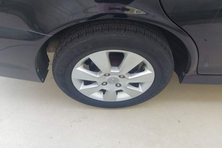 Used Hyundai MoInca 2009 2.0L Automatic Prestige GL Trim Right Rear Wheel Hub