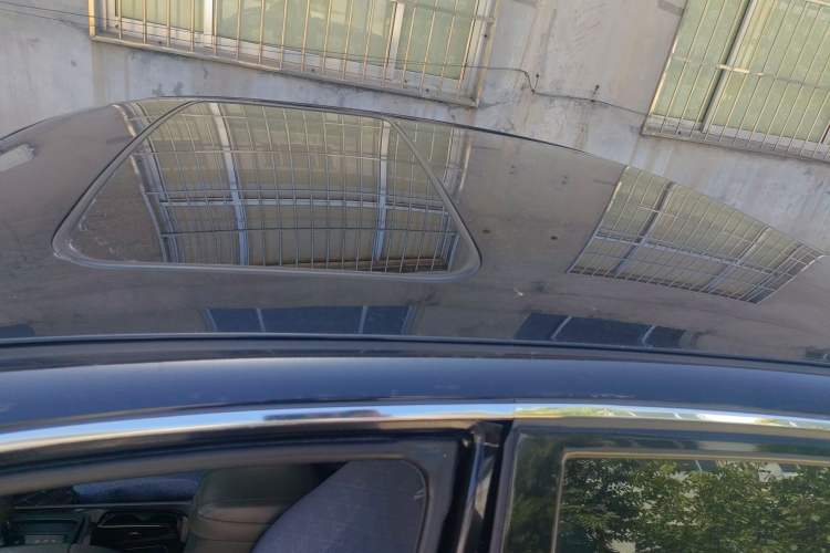 Used Hyundai MoInca 2009 2.0L Automatic Prestige GL Trim Roof