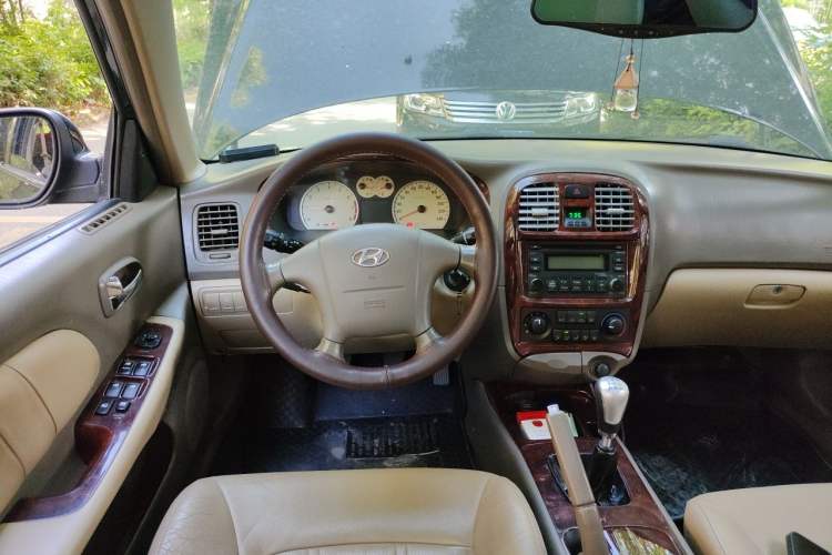 Used Hyundai MoInca 2009 1.8L Manual Luxury Edition GL Steering Wheel